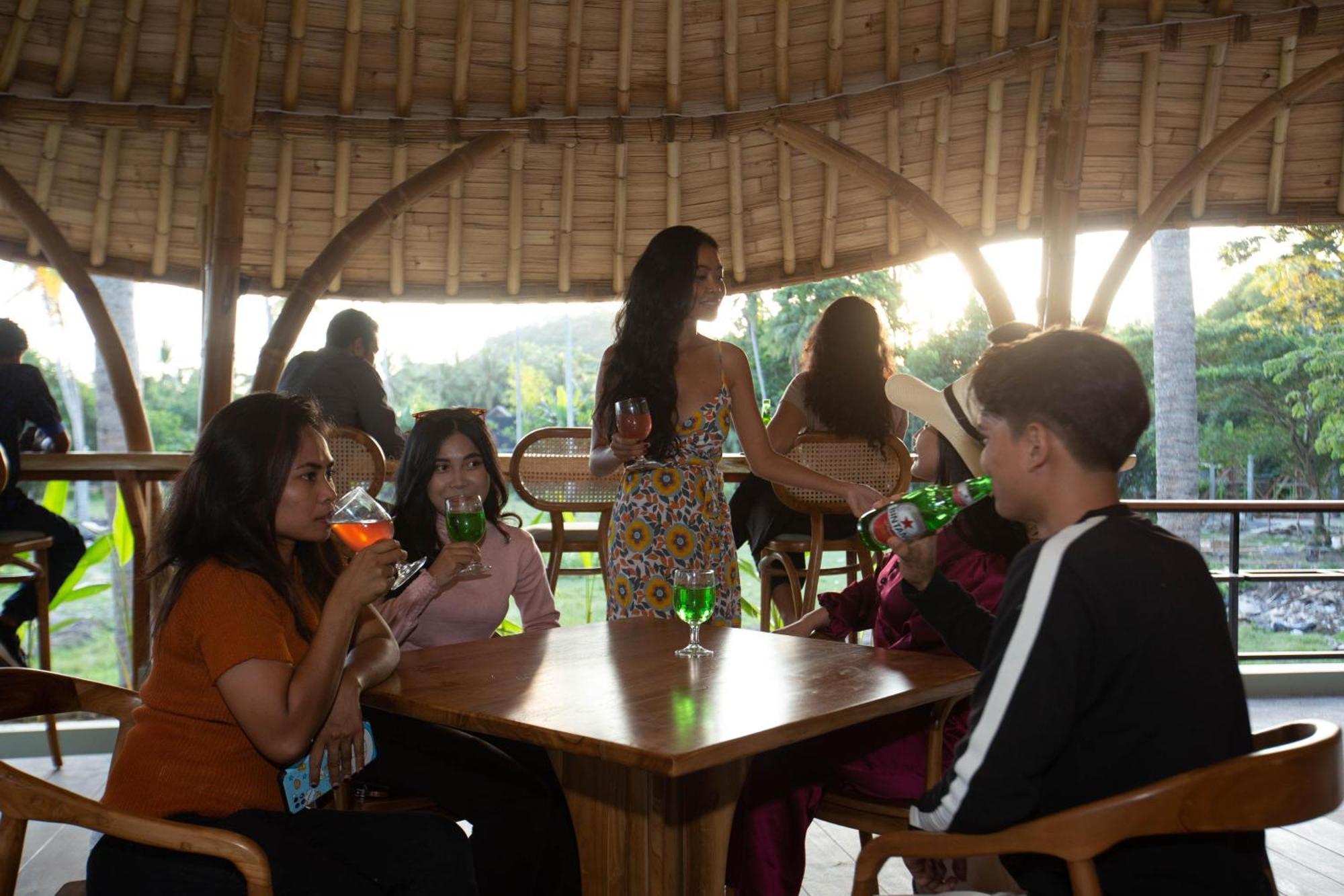 Tropik Resort Lombok Selong Belanak Exterior photo