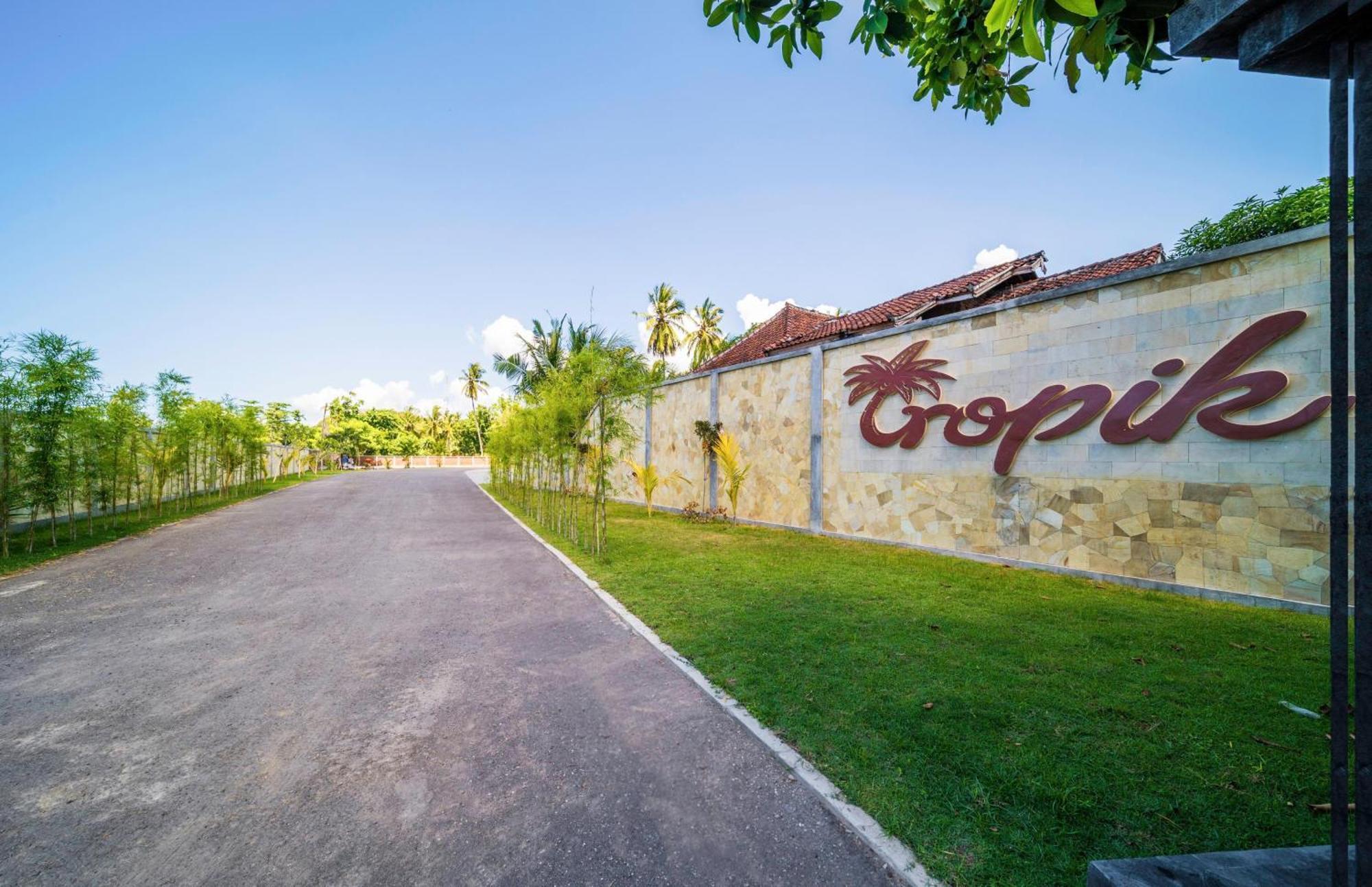 Tropik Resort Lombok Selong Belanak Exterior photo