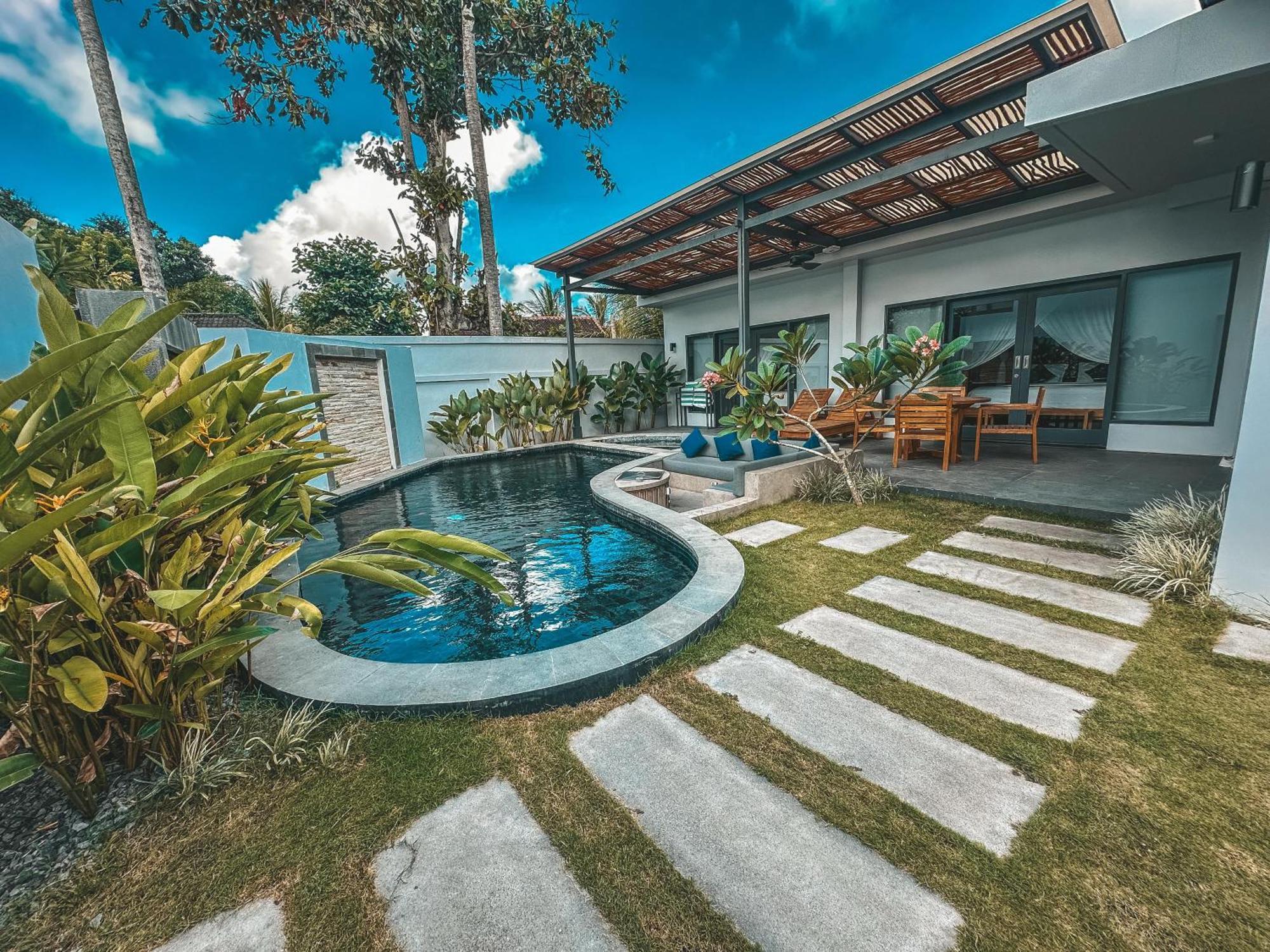 Tropik Resort Lombok Selong Belanak Exterior photo